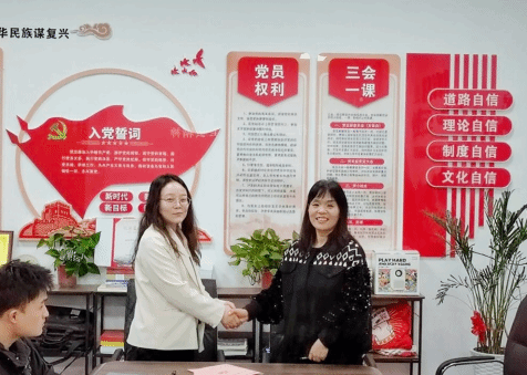 机关党委第六党支部与美术学院学生第一党支部开展共建签约仪式